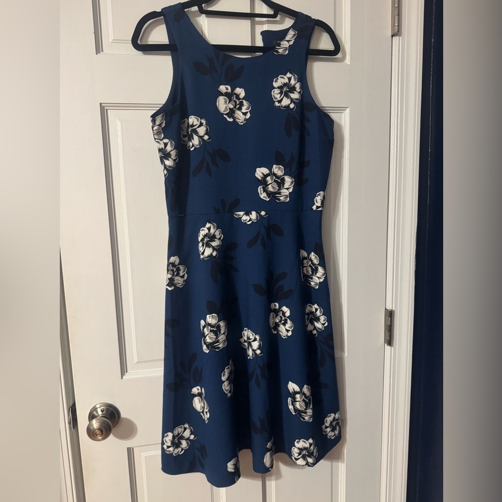 Banana Republic Navy and White Floral Midi Dress Women’s Size 8
